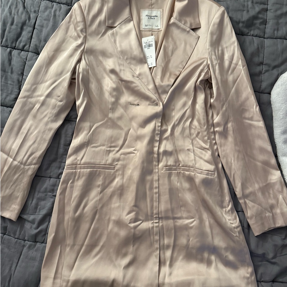 Abercrombie and Fitch tan Blazer dress size  S with tags still on